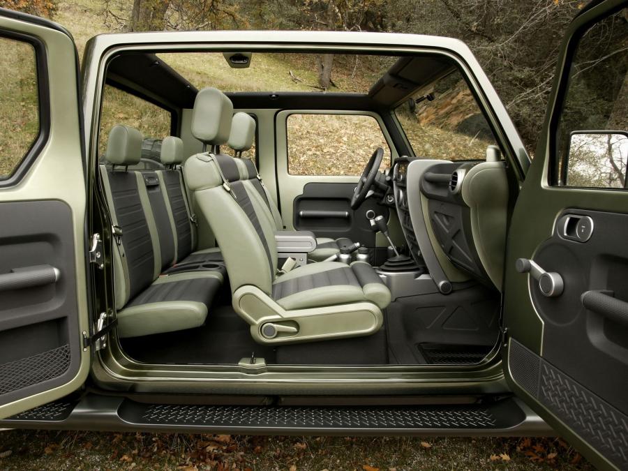  Jeep Gladiator Concept 2005 года  (фото 27 из 30)